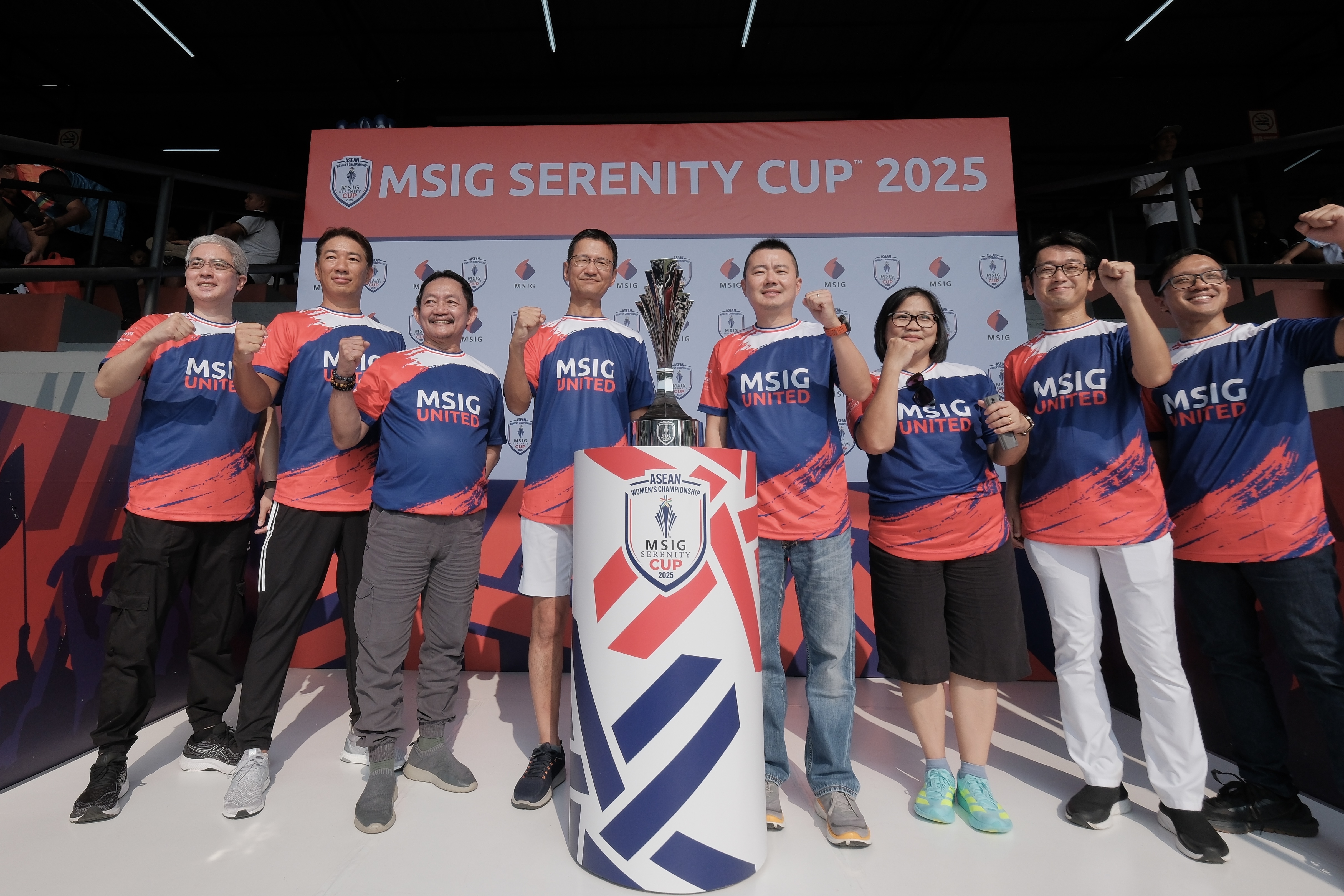 MSIG-trophy-tour-group-photo