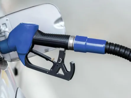 Amankah Mencampur Bensin untuk Mobil? Ini Penjelasan Sederhana dan Tips Aman